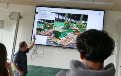 Über „Deepfakes“ und richtiges journalistisches Arbeiten – die Jugendmedientage des BR zu Gast an der Realschule im Blauen Land